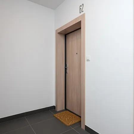 Marywilska Homely By Bookinghost * Varşova